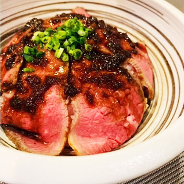 蕎麦とローストビーフ丼